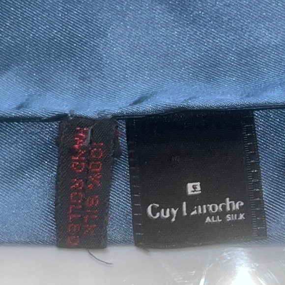 Guy Laroche 100% silk pocket square in excellent condition - Picture 3 of 7